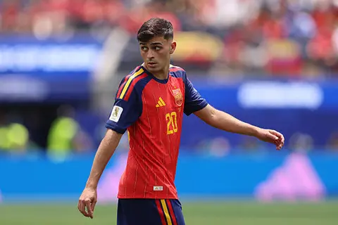 بيدري: أحلم بالتتويج بالكرة الذهبية
